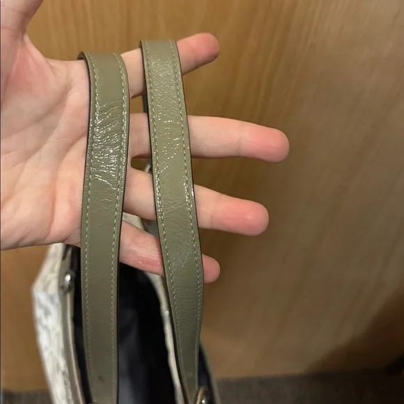 EUC COACH purse. Flawless inside and out. Straps adjustable on both sides. Badge - Picture 16 of 16